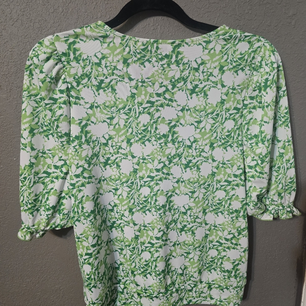 Green Floral Puff Sleeve Blouse - Women's Casual Top